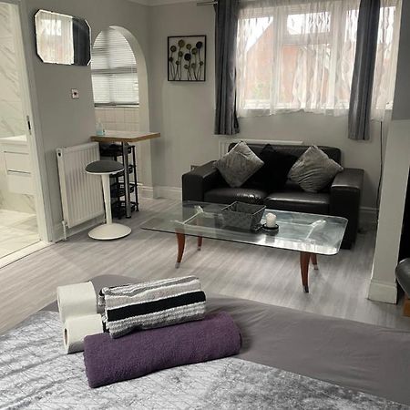Newly Renovated Studio In Acton Londýn Exteriér fotografie